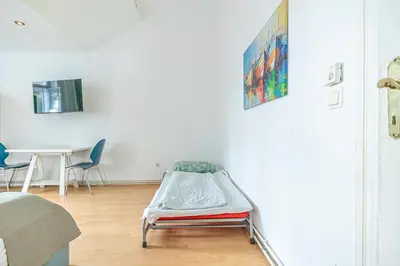 Grundriss der Unterkunft Comfortable Private Rooms in shared Apt, Near Belvedere Palace