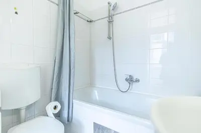 Grundriss der Unterkunft Comfortable 2 Private rooms in Shared Apt, Great Location in Vienna