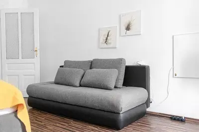 Grundriss der Unterkunft 10-Min to City Center Modern 1BR Apt with WIFI, TV