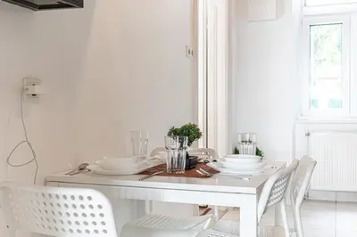 Grundriss der Unterkunft Neighboring 3 Apts,- Ideal for Families & Friends
