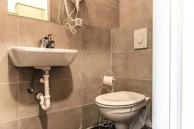 Ein Badezimmer in der Unterkunft Cozy 1BR Apartment near U6 Schöpfwerk