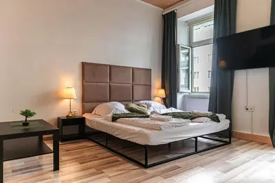 Ein Bett oder Betten in einem Zimmer der Unterkunft Comfy 2BR Apt Near U6 Station -Long Term Stay