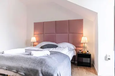Ein Bett oder Betten in einem Zimmer der Unterkunft Beautiful 2BR Apt, Near U6 Station am Schöpfwerk