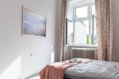 Ein Bett oder Betten in einem Zimmer der Unterkunft Stylish 2BR Apartment 11 Min to Meidling Station