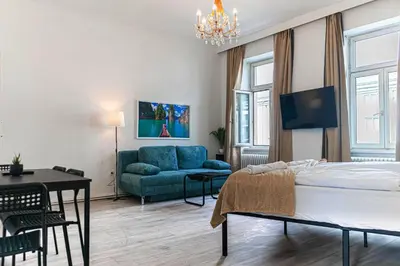 Ein Sitzbereich in der Unterkunft Stylish 2BR Apartment 11 Min to Meidling Station