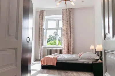 Ein Bett oder Betten in einem Zimmer der Unterkunft Stylish 2BR Apartment 11 Min to Meidling Station