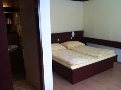 Ein Bett oder Betten in einem Zimmer der Unterkunft Gasthof zur Grenze