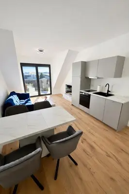 Küche/Küchenzeile in der Unterkunft Exklusiv 2BR Penthouse AZ! Big Terrace&Garage!