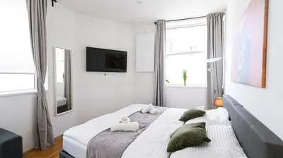 Ein Bett oder Betten in einem Zimmer der Unterkunft Urban Three Bedroom Apartment Vienna