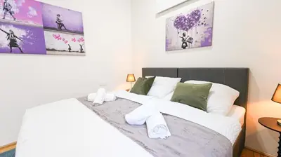 Ein Bett oder Betten in einem Zimmer der Unterkunft Urban Three Bedroom Apartment Vienna
