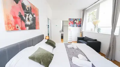 Ein Bett oder Betten in einem Zimmer der Unterkunft Urban Three Bedroom Apartment Vienna