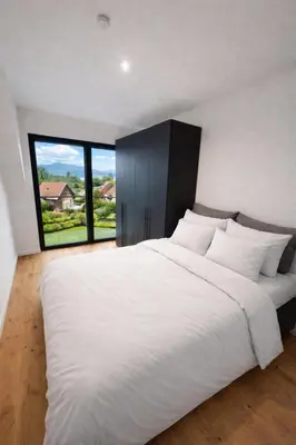 Ein Bett oder Betten in einem Zimmer der Unterkunft Exklusiv 2BR Penthouse Dß! Big Terrace&Garage!