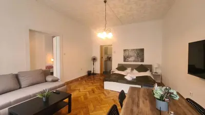 TV/Unterhaltungsangebot in der Unterkunft Stylish Multi Apt Perfect for Group Stays