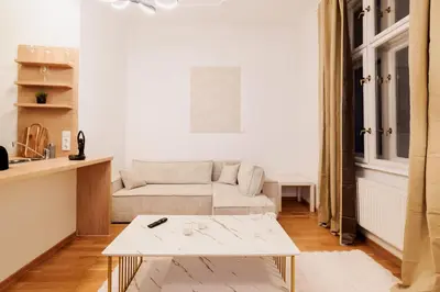 Ein Sitzbereich in der Unterkunft Magnificent Apartment in the Most Central Area 1 Minute Walk to Stephansplatz