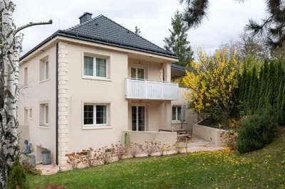 Das Gebäude in dem sich die Ferienwohnung befindet