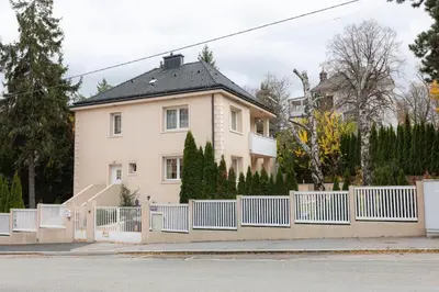 Das Gebäude in dem sich die Ferienwohnung befindet