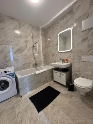 Ein Badezimmer in der Unterkunft Modern City Apartment with private Garden