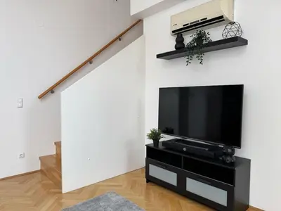 TV/Unterhaltungsangebot in der Unterkunft 100qm, balcony, near center, Schönbrunn, attic