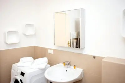 Ein Badezimmer in der Unterkunft Stylish Central Apartment with Free Parking