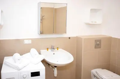 Ein Badezimmer in der Unterkunft Stylish Central Apartment with Free Parking