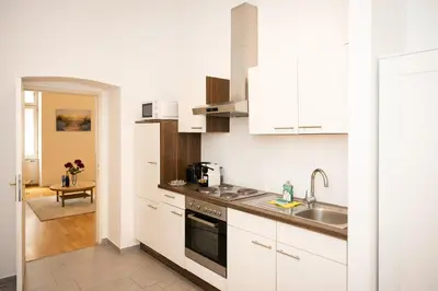 Küche/Küchenzeile in der Unterkunft Stylish Central Apartment with Free Parking