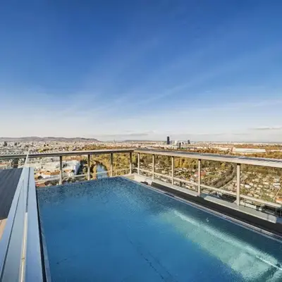 Skyline Apartment with SkyPool and Free Parking