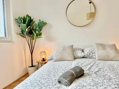Ein Bett oder Betten in einem Zimmer der Unterkunft Brand New Danube Apartment with Balcony and Free Parking