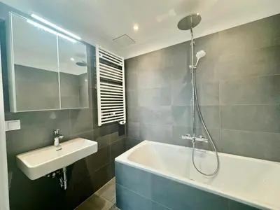 Ein Badezimmer in der Unterkunft Brand New Danube Apartment with Balcony and Free Parking