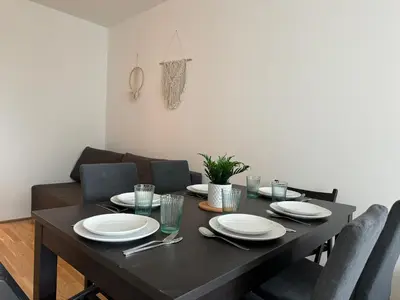 Ein Sitzbereich in der Unterkunft Brand New Danube Apartment with Balcony and Free Parking