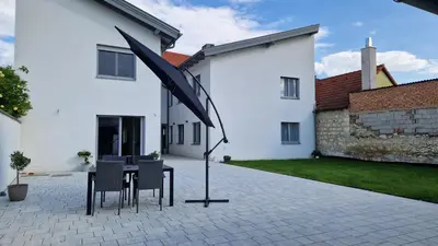 Das Gebäude in dem sich die Ferienwohnung befindet