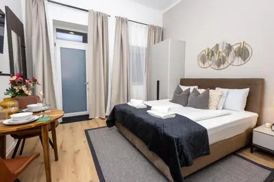 Ein Bett oder Betten in einem Zimmer der Unterkunft Designer new studion near centre