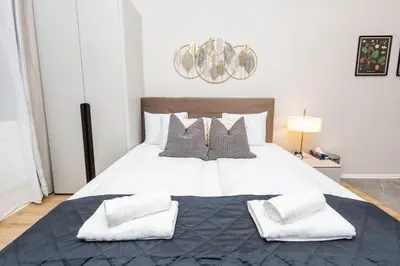Ein Bett oder Betten in einem Zimmer der Unterkunft Designer new studion near centre