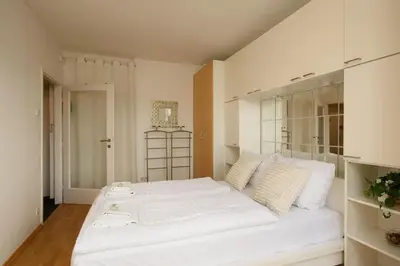 Ein Bett oder Betten in einem Zimmer der Unterkunft Family-Friendly Apartment in Central in MariaHilfer