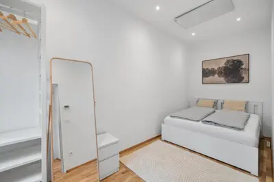 Ein Bett oder Betten in einem Zimmer der Unterkunft Inner City Apartment - Near Schönbrunn and Metro - Self Check-In