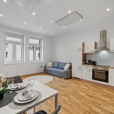 Inner City Apartment - Near Schönbrunn and Metro - Self Check-In