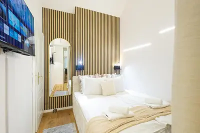 Ein Bett oder Betten in einem Zimmer der Unterkunft New Paradise studio l Minutes walk to city centre