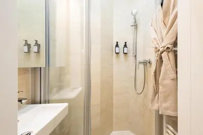 Ein Badezimmer in der Unterkunft New Paradise studio l Minutes walk to city centre