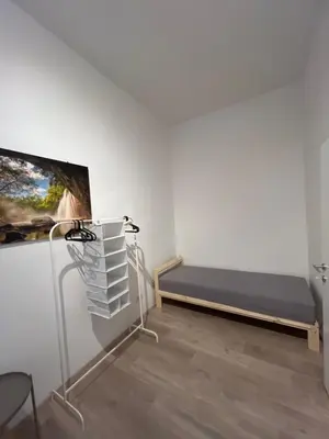 Ein Bett oder Betten in einem Zimmer der Unterkunft 2 Minunten neben kaiserlichem Park, Zentrumnähe