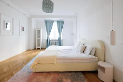 Ein Bett oder Betten in einem Zimmer der Unterkunft Operastreet Residences - Big Business Apartment
