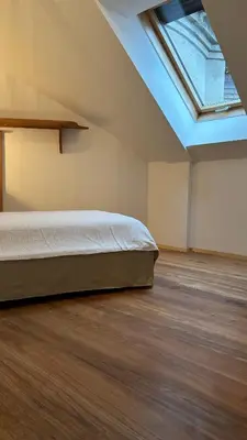 Ein Bett oder Betten in einem Zimmer der Unterkunft QuietCityViews