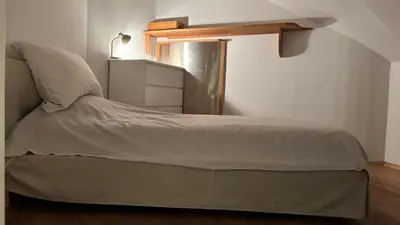 Ein Bett oder Betten in einem Zimmer der Unterkunft QuietCityViews