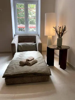 Ein Bett oder Betten in einem Zimmer der Unterkunft Residence K | Design Studio in Historic Townhouse