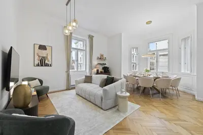 Ein Sitzbereich in der Unterkunft Bel Étage - 4BR Superior Family-Suite with AC - City Centre