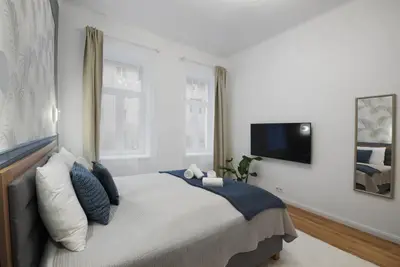 TV/Unterhaltungsangebot in der Unterkunft Schönbrunn Maison - Boutique 2 BR Residence in Viennas Greenest Quarter - by 4ty3 Apartments