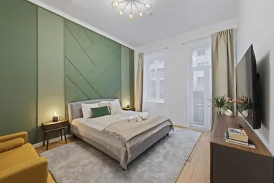 Ein Bett oder Betten in einem Zimmer der Unterkunft Schönbrunn Maison - Boutique 2 BR Residence in Viennas Greenest Quarter - by 4ty3 Apartments