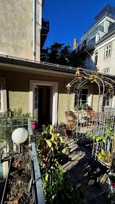 Ein Garten an der Unterkunft Studio with balcony, In center, AC