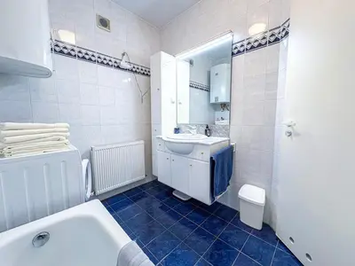 Ein Badezimmer in der Unterkunft Studio with balcony, In center, AC