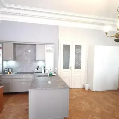 Kaisers Grand Residence
