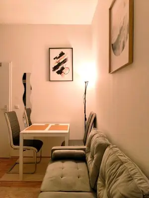 Ein Sitzbereich in der Unterkunft Cozy and lovely Private Room - 15 min to Vienna Centre