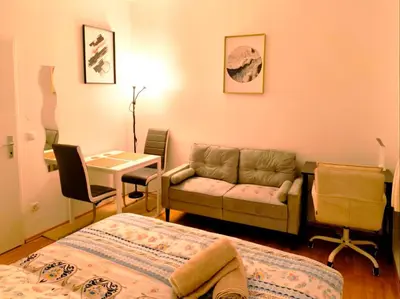 Ein Sitzbereich in der Unterkunft Cozy and lovely Private Room - 15 min to Vienna Centre
